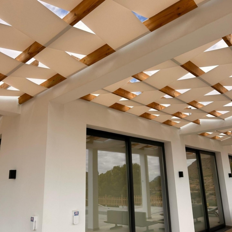 Villa a medida de 4 dormitorios y piscina privada rodeada de naturaleza en Pinoso(Alicante)