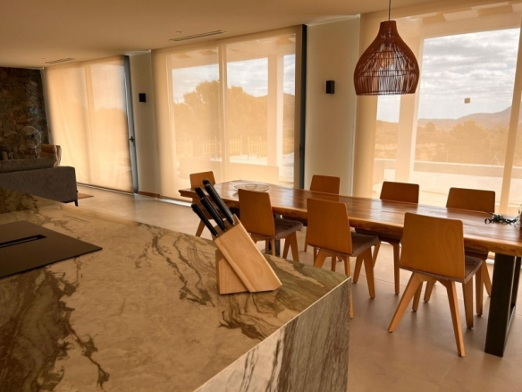 Villa a medida de 4 dormitorios y piscina privada rodeada de naturaleza en Pinoso(Alicante)