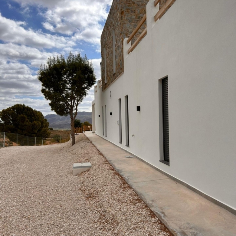 Villa a medida de 4 dormitorios y piscina privada rodeada de naturaleza en Pinoso(Alicante)