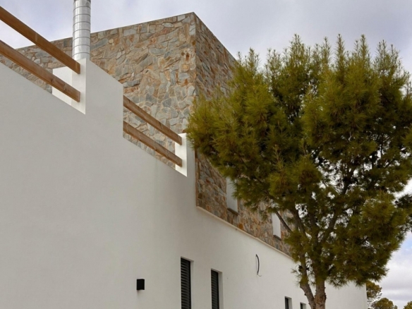 Villa a medida de 4 dormitorios y piscina privada rodeada de naturaleza en Pinoso(Alicante)