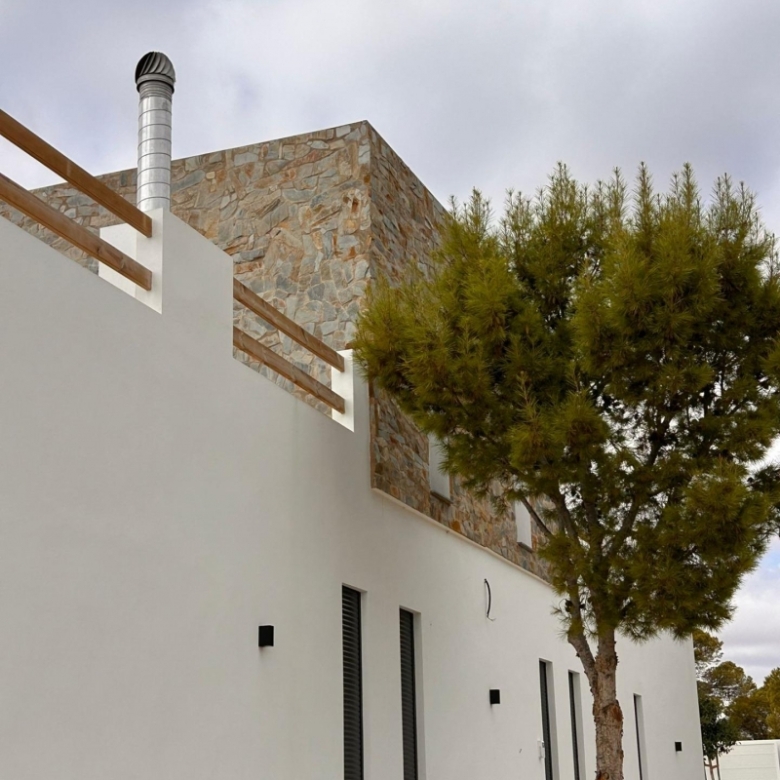 Villa a medida de 4 dormitorios y piscina privada rodeada de naturaleza en Pinoso(Alicante)