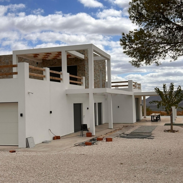 Villa a medida de 4 dormitorios y piscina privada rodeada de naturaleza en Pinoso(Alicante)