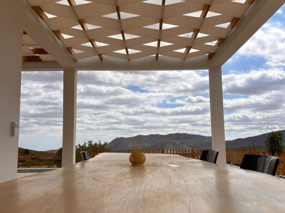 Villa a medida de 4 dormitorios y piscina privada rodeada de naturaleza en Pinoso(Alicante)