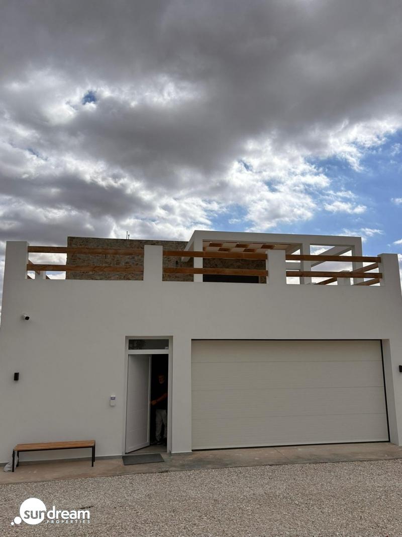 Villa a medida de 4 dormitorios y piscina privada rodeada de naturaleza en Pinoso(Alicante)