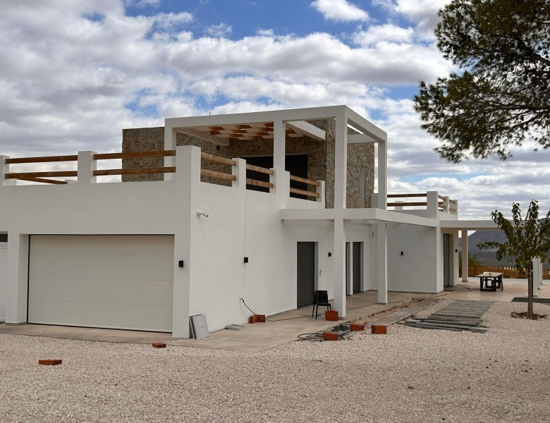 Villa a medida de 4 dormitorios y piscina privada rodeada de naturaleza en Pinoso(Alicante)