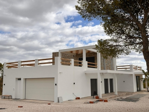 Villa a medida de 4 dormitorios y piscina privada rodeada de naturaleza en Pinoso(Alicante)