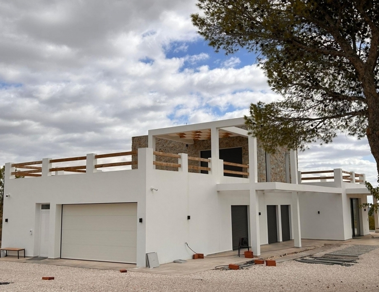Villa a medida de 4 dormitorios y piscina privada rodeada de naturaleza en Pinoso(Alicante)