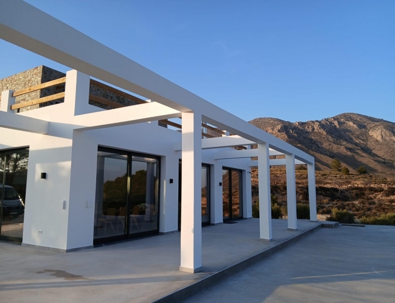 Villa a medida de 4 dormitorios y piscina privada rodeada de naturaleza en Pinoso(Alicante)