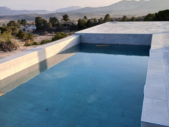 Villa a medida de 4 dormitorios y piscina privada rodeada de naturaleza en Pinoso(Alicante)