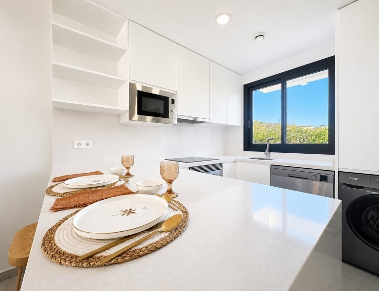 Adosado moderno de 2 dormitorios listo para entrar a vivir a la venta en Altaona Gof Resort(Murcia)