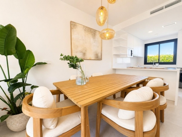 Adosado moderno de 2 dormitorios listo para entrar a vivir a la venta en Altaona Gof Resort(Murcia)