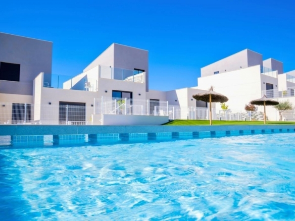 Adosado moderno de 2 dormitorios listo para entrar a vivir a la venta en Altaona Gof Resort(Murcia)