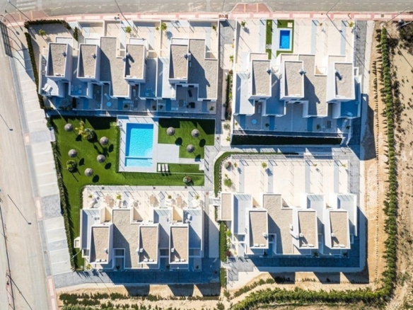 Adosado moderno de 2 dormitorios listo para entrar a vivir a la venta en Altaona Gof Resort(Murcia)