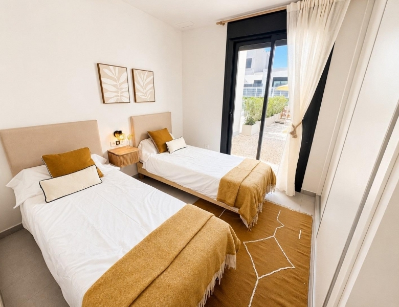 Adosado moderno de 2 dormitorios listo para entrar a vivir a la venta en Altaona Gof Resort(Murcia)