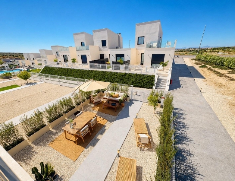 Adosado moderno de 2 dormitorios listo para entrar a vivir a la venta en Altaona Gof Resort(Murcia)