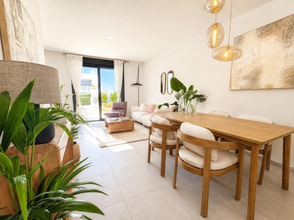 Adosado de 3 dormitorios con gran terraza listo para entrar a vivir a la venta en Altaona Golf Resort, Murcia