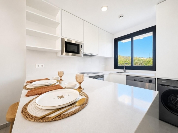 Adosado de 3 dormitorios con gran terraza listo para entrar a vivir a la venta en Altaona Golf Resort, Murcia