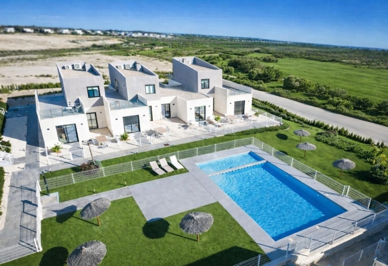 Adosado de 3 dormitorios con gran terraza listo para entrar a vivir a la venta en Altaona Golf Resort, Murcia