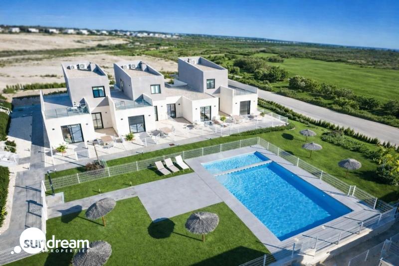 Adosado de 3 dormitorios con gran terraza listo para entrar a vivir a la venta en Altaona Golf Resort, Murcia