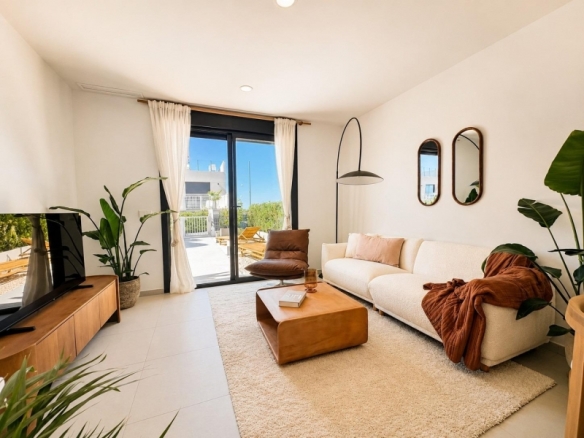 Adosado de 3 dormitorios con gran terraza listo para entrar a vivir a la venta en Altaona Golf Resort, Murcia