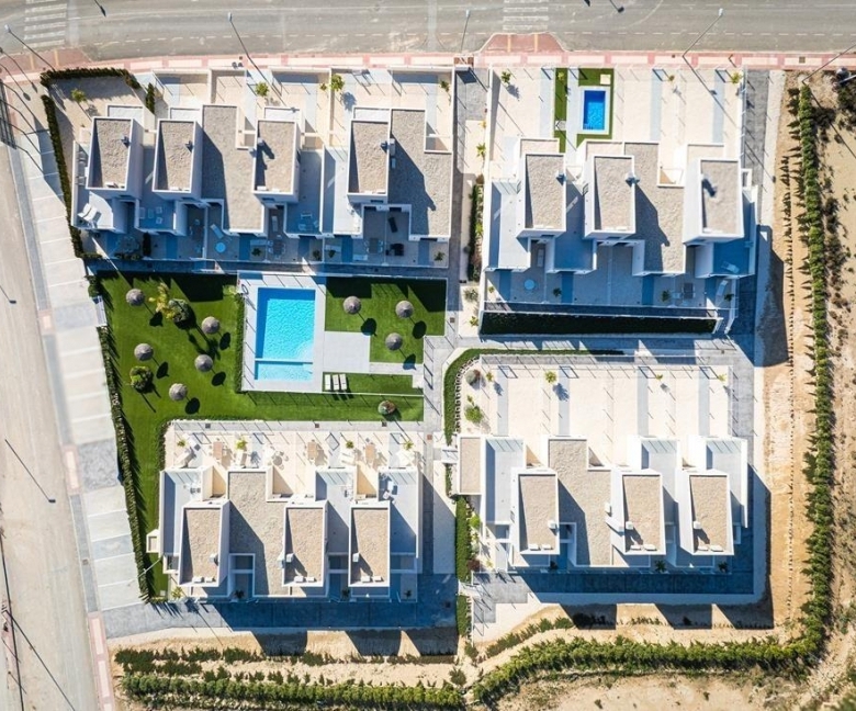 Adosado de 3 dormitorios con gran terraza listo para entrar a vivir a la venta en Altaona Golf Resort, Murcia
