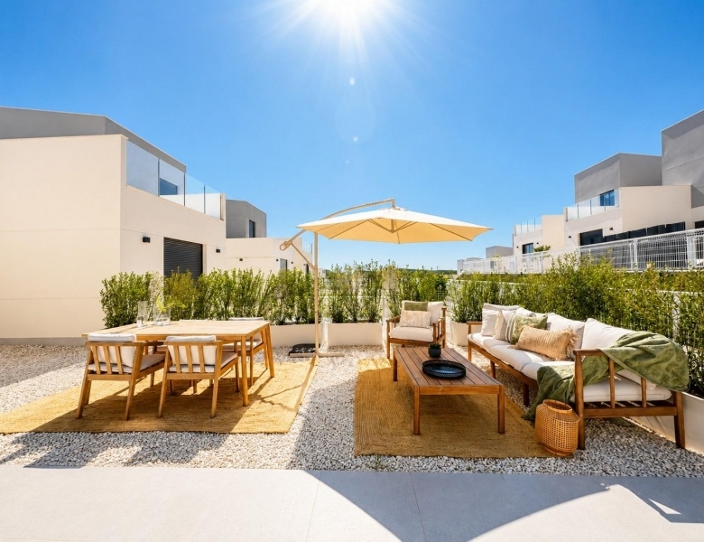 Adosado de 3 dormitorios con gran terraza listo para entrar a vivir a la venta en Altaona Golf Resort, Murcia