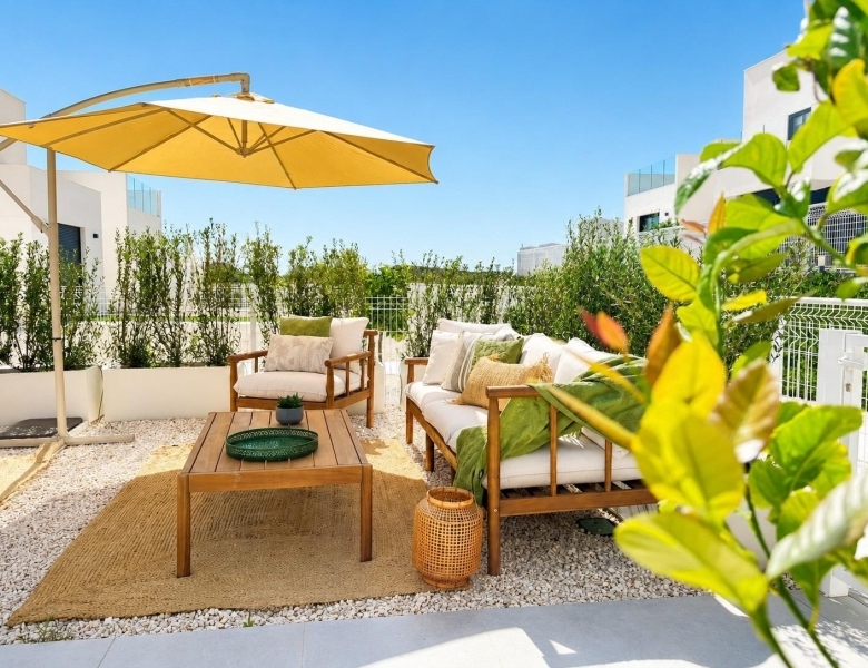 Adosado de 3 dormitorios con gran terraza listo para entrar a vivir a la venta en Altaona Golf Resort, Murcia