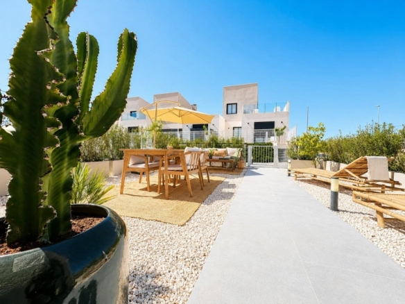 Villa adosada con 3 dormitorios lista para entrar a vivir en Altaona Golf Resort, Murcia