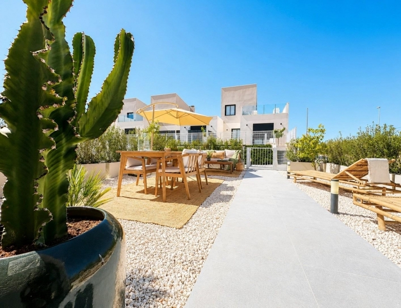 Villa adosada con 3 dormitorios lista para entrar a vivir en Altaona Golf Resort, Murcia