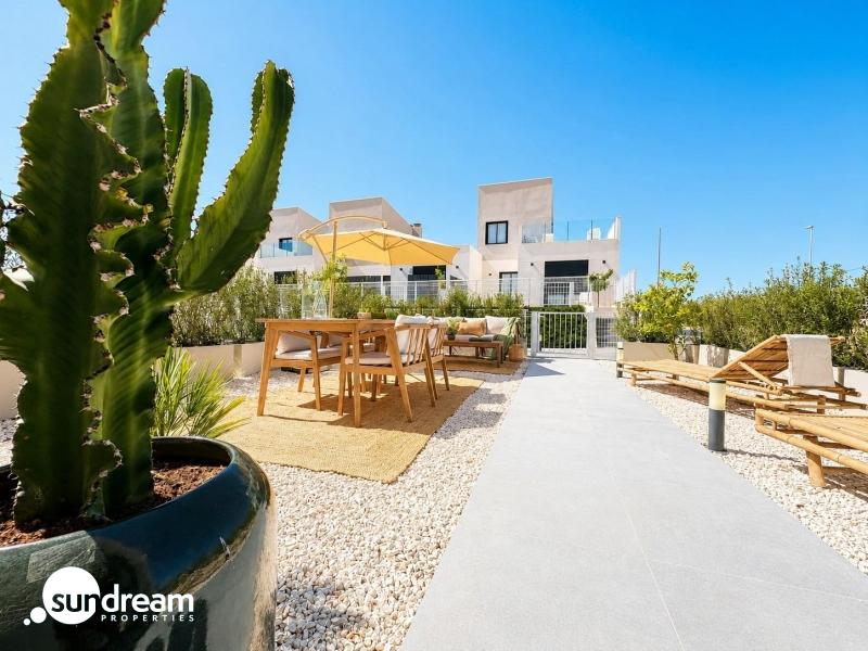 Villa adosada con 3 dormitorios lista para entrar a vivir en Altaona Golf Resort, Murcia