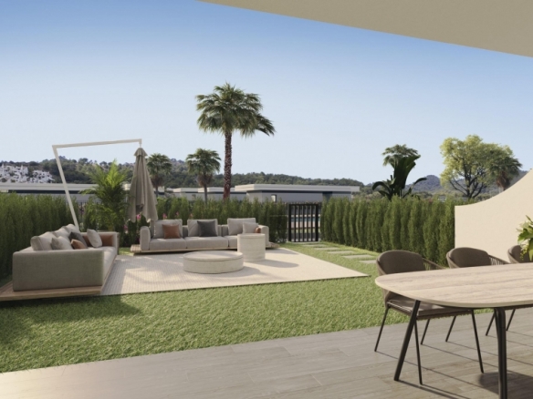 Bungalow de planta alta con 3 dormitorios y gran solarium a la venta en La Manga Club