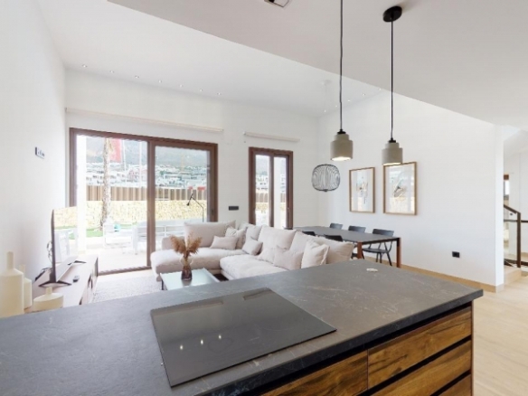 Villa de 5 dormitorios con piscina privada llave en mano a la venta en Finestrat