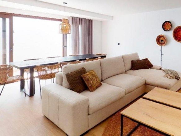 Villa de 5 dormitorios con piscina privada llave en mano a la venta en Finestrat