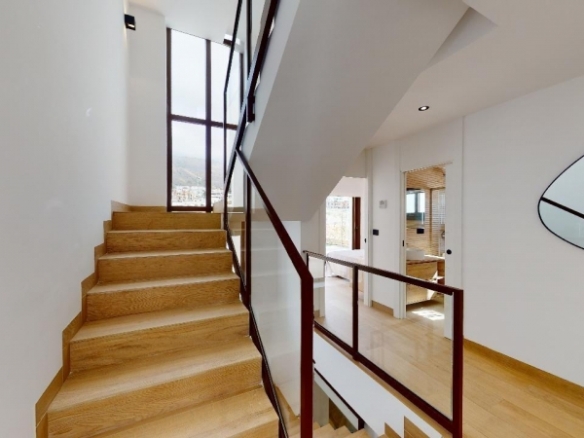 Villa de 5 dormitorios con piscina privada llave en mano a la venta en Finestrat