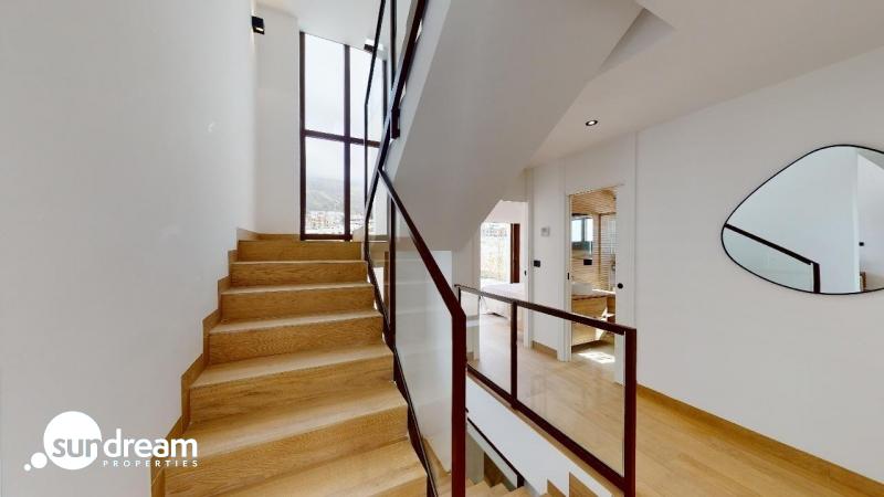 Villa de 5 dormitorios con piscina privada llave en mano a la venta en Finestrat
