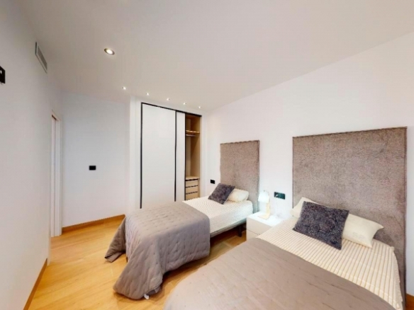 Villa de 5 dormitorios con piscina privada llave en mano a la venta en Finestrat