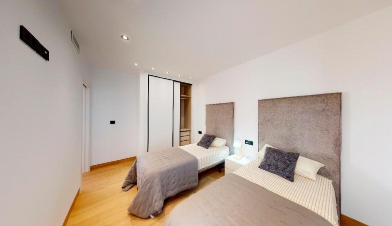 Villa de 5 dormitorios con piscina privada llave en mano a la venta en Finestrat