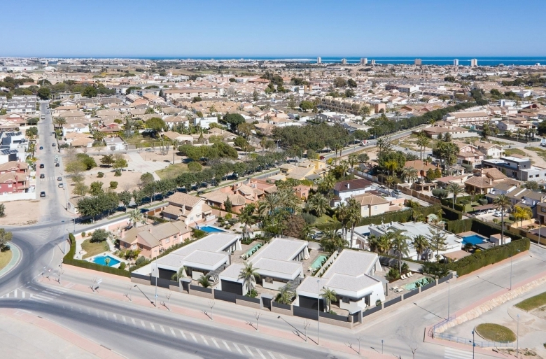 Villa de una planta con 3 dormitorios y piscina privada en San Javier