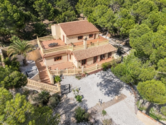 FINCA ECUESTRE MEDITERRÁNEA CERCA DEL LAGO EN TORREMENDO – ALICANTE