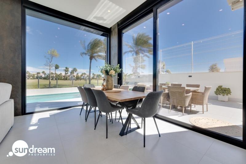 g_43718-4-12 Villa de una sola planta con 3 dormitorios y piscina privada en el campo de golf(Pilar de la Horadada)