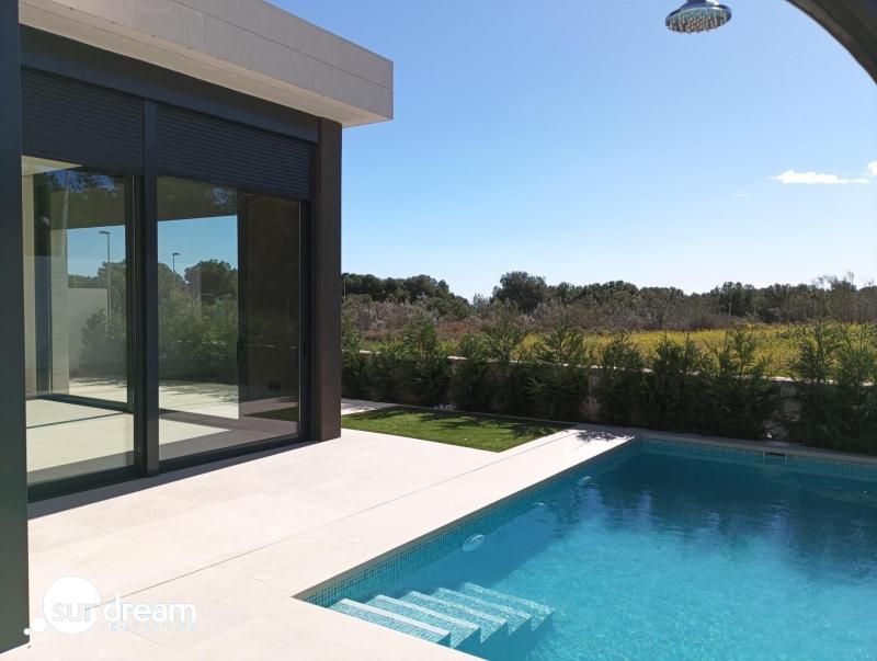 g_43718-4-27 Villa de una sola planta con 3 dormitorios y piscina privada en el campo de golf(Pilar de la Horadada)