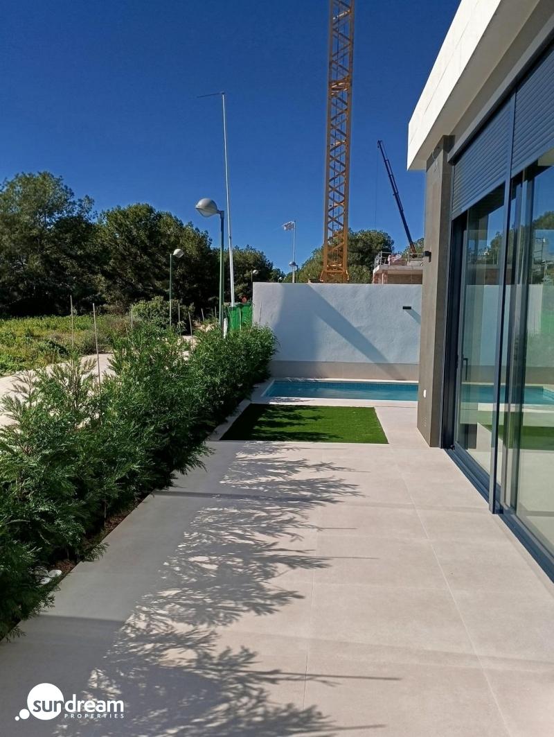 g_43718-4-30 Villa de una sola planta con 3 dormitorios y piscina privada en el campo de golf(Pilar de la Horadada)