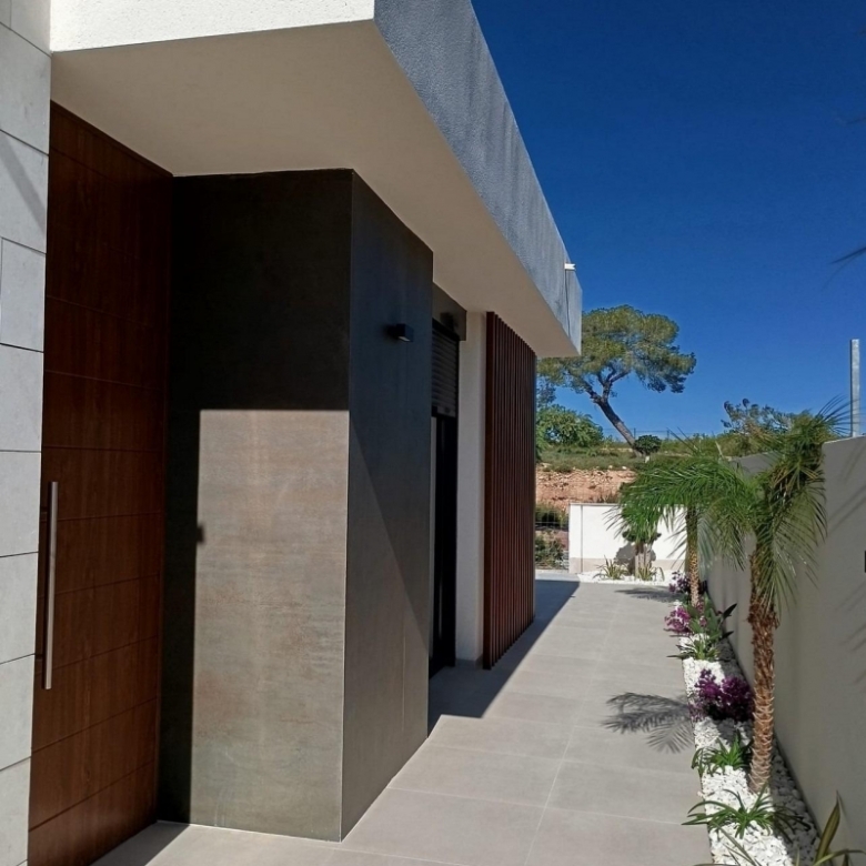 Villa de una sola planta con 3 dormitorios y piscina privada en el campo de golf(Pilar de la Horadada)