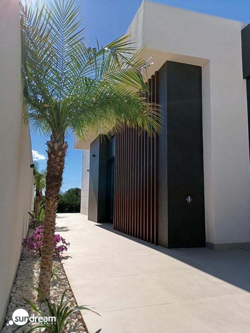 g_43718-4-32 Villa de una sola planta con 3 dormitorios y piscina privada en el campo de golf(Pilar de la Horadada)