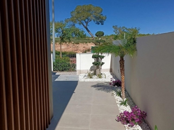 Villa de una sola planta con 3 dormitorios y piscina privada en el campo de golf(Pilar de la Horadada)