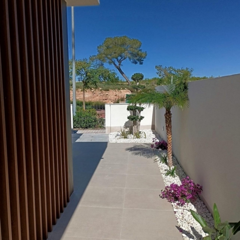 Villa de una sola planta con 3 dormitorios y piscina privada en el campo de golf(Pilar de la Horadada)