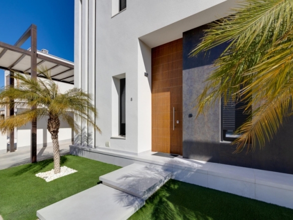 Villa de una sola planta con 3 dormitorios y piscina privada en el campo de golf(Pilar de la Horadada)