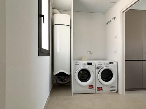 Villa de 3 dormitorios de dos plantas a la venta en Polop