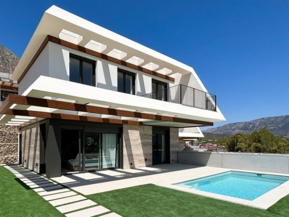 Villa de 3 dormitorios de dos plantas a la venta en Polop