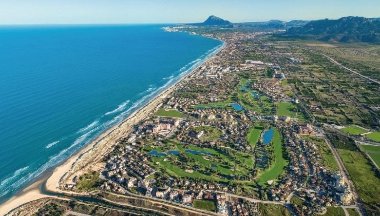 Villa de lujo obra nueva zona playa en Oliva Nova Golf